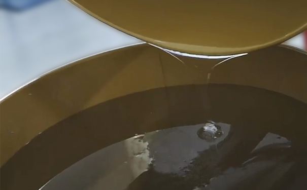 什么原因導致模具硅膠冒油？